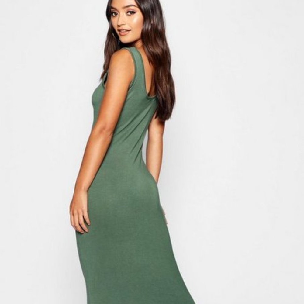 Boohoo Petite Maxi Khaxi Dress – NWT ✨